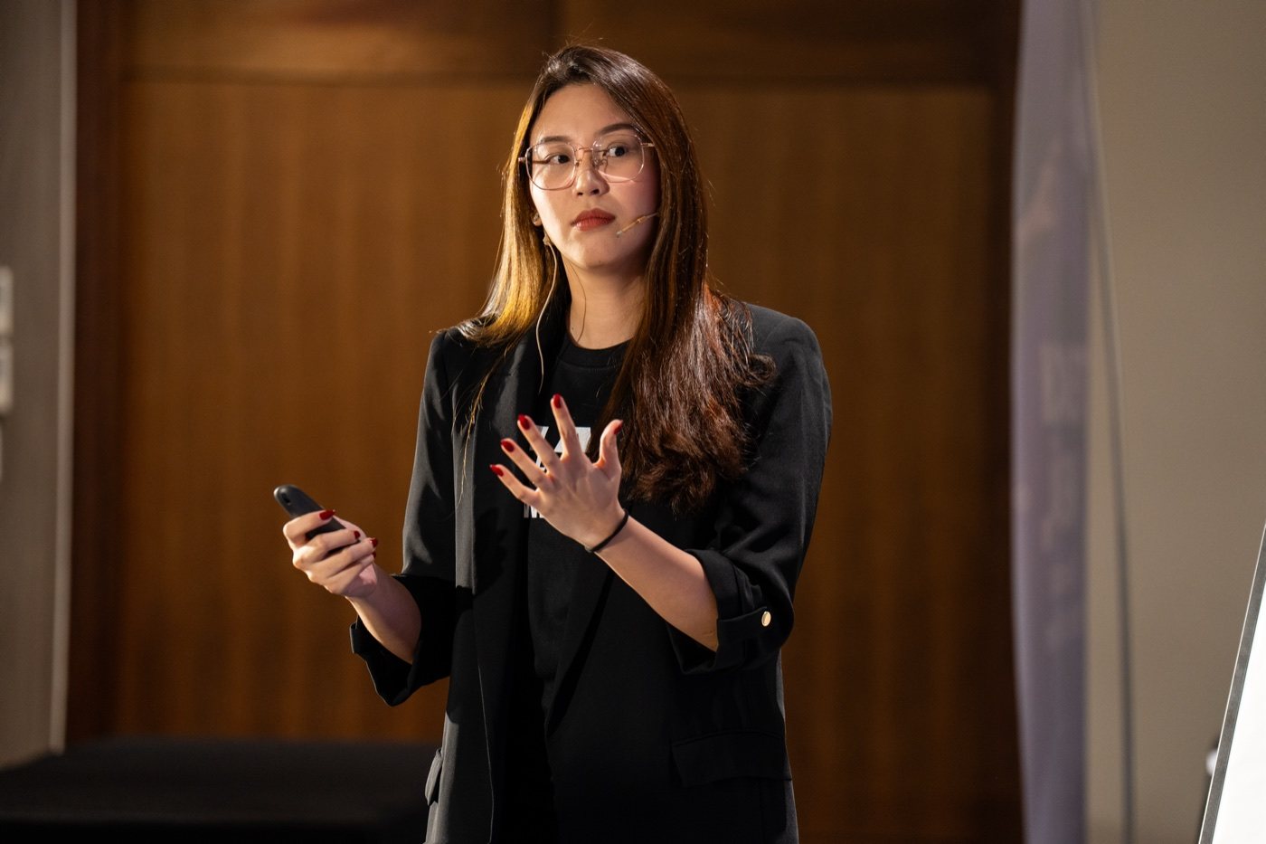 Jazmine de Luna speaking on stage